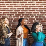 Une Française et une Israélienne parlent des start-up et de la créativité.