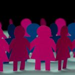 Une Française et une Togolaise discutent de la santé communautaire.