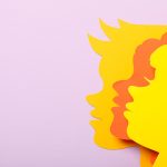 Une Française et une Mauritanienne parlent de la maternité et de la dignité.