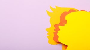 Une Française et une Tadjike évoquent le respect de la terre.