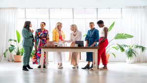 Une Française et une Burkinabè parlent des cérémonies et des danses.