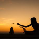 Une Française et une Palestinienne discutent des mariages d’amour et arrangés.